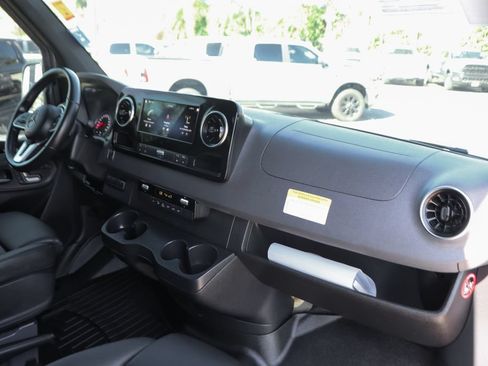 Used 2021 Mercedes-Benz Sprinter 2500 image 44