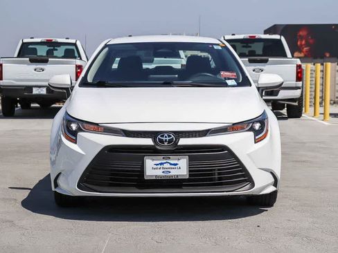 Used 2025 Toyota Corolla LE FWD image 2