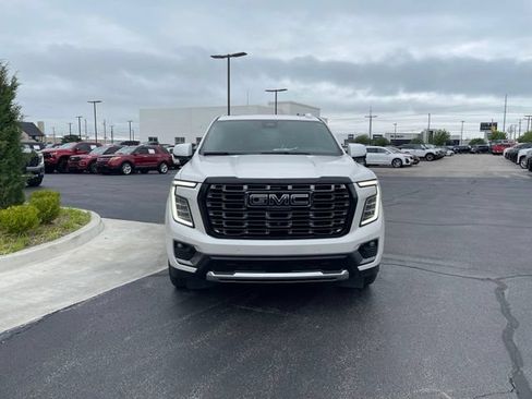 Used 2025 GMC Yukon Denali Ultimate AWD/4WD image 8