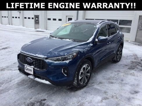 Used 2023 Ford Escape Platinum w/ Class II Trailer Tow Package image 4