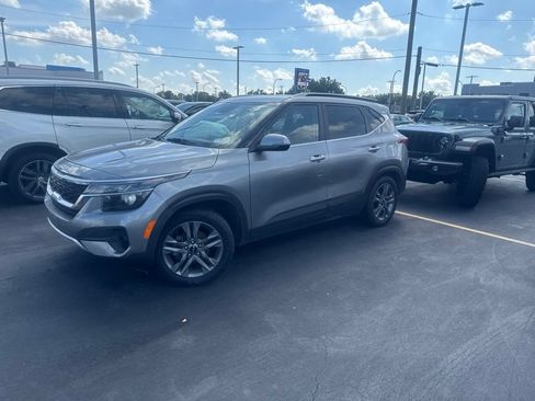 Used 2022 Kia Seltos S FWD image 3