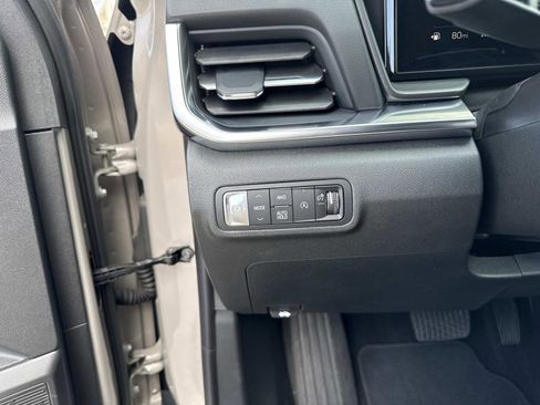 Used 2025 GMC Terrain Elevation image 29