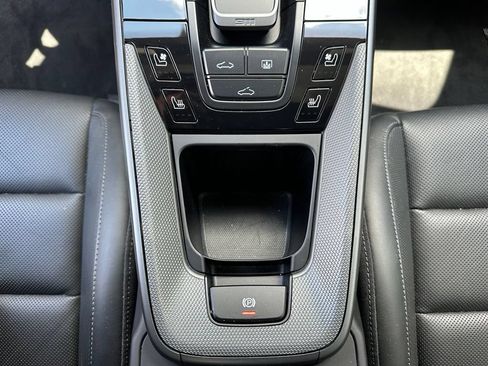 Certified 2024 Porsche 911 Carrera RWD image 30