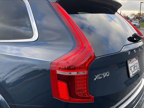 Used 2022 Volvo XC90 T8 Inscription w/ Advanced Package image 33
