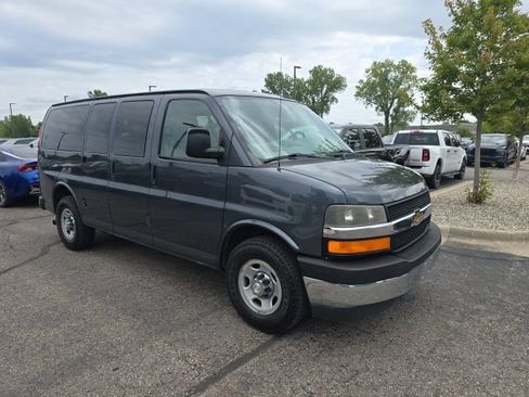 Used 2017 Chevrolet Express 2500 LT w/ LT Preferred Equipment Group RWD image 3