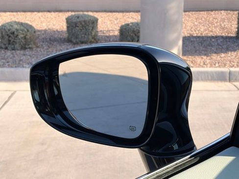 Used 2023 Chrysler Pacifica Limited w/ Uconnect Theater Family Group FWD image 28