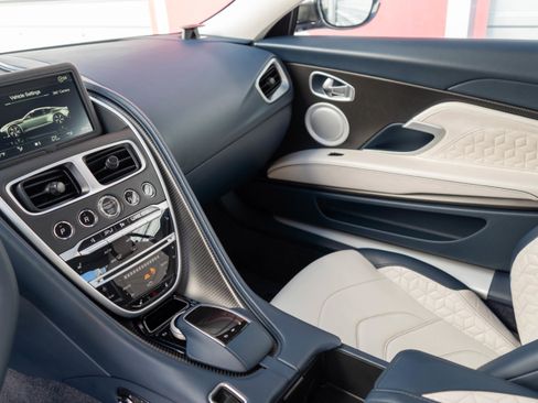 Used 2019 Aston Martin DBS Superleggera image 9