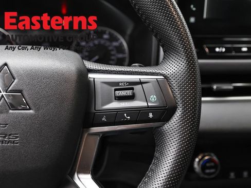 Used 2025 Mitsubishi Outlander SE AWD/4WD image 16