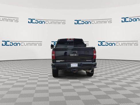 Used 2019 GMC Sierra 2500 Denali w/ Duramax Plus Package AWD/4WD image 7