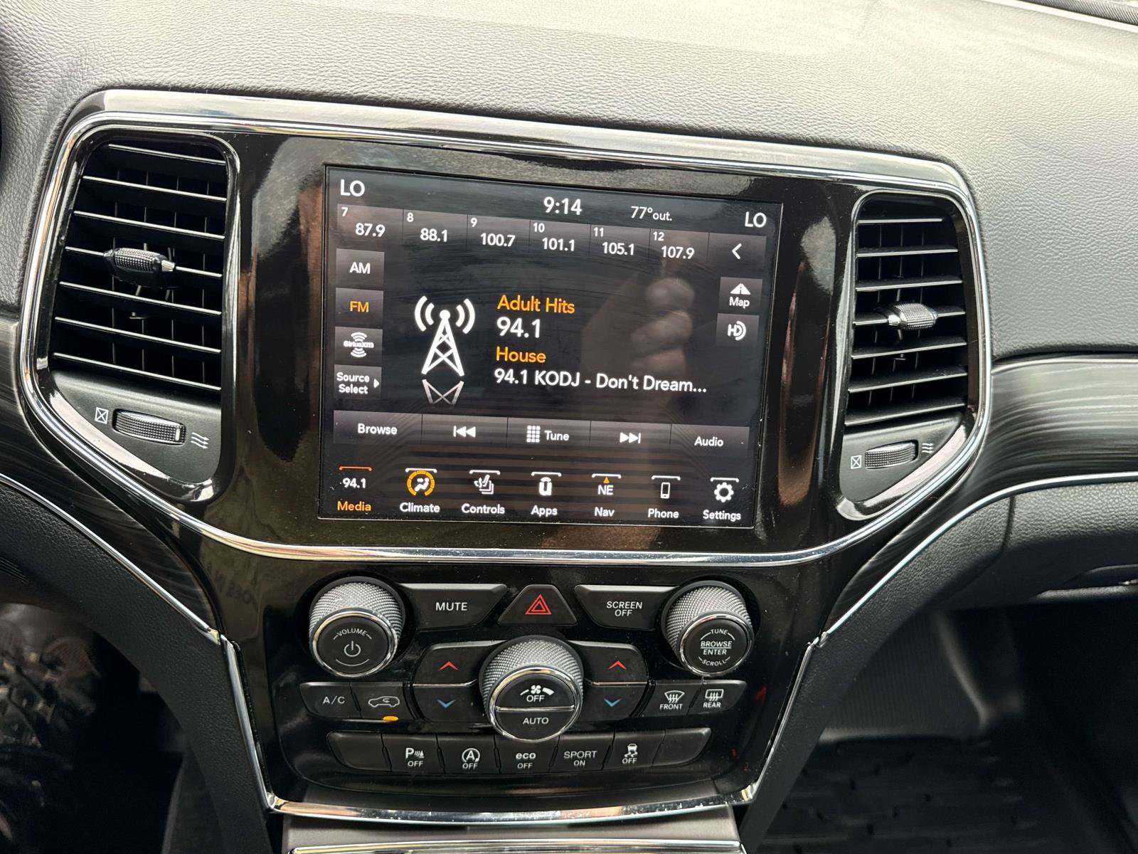 Used 2022 Jeep Grand Cherokee Limited AWD/4WD image 21