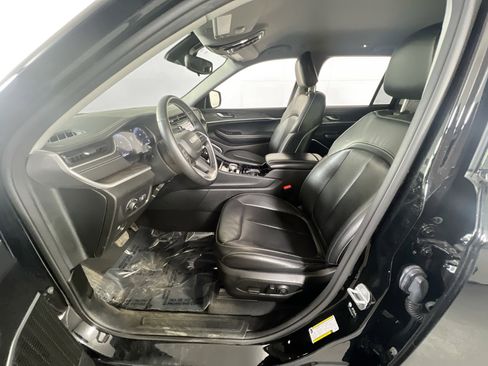 Used 2022 Jeep Grand Cherokee Limited image 20