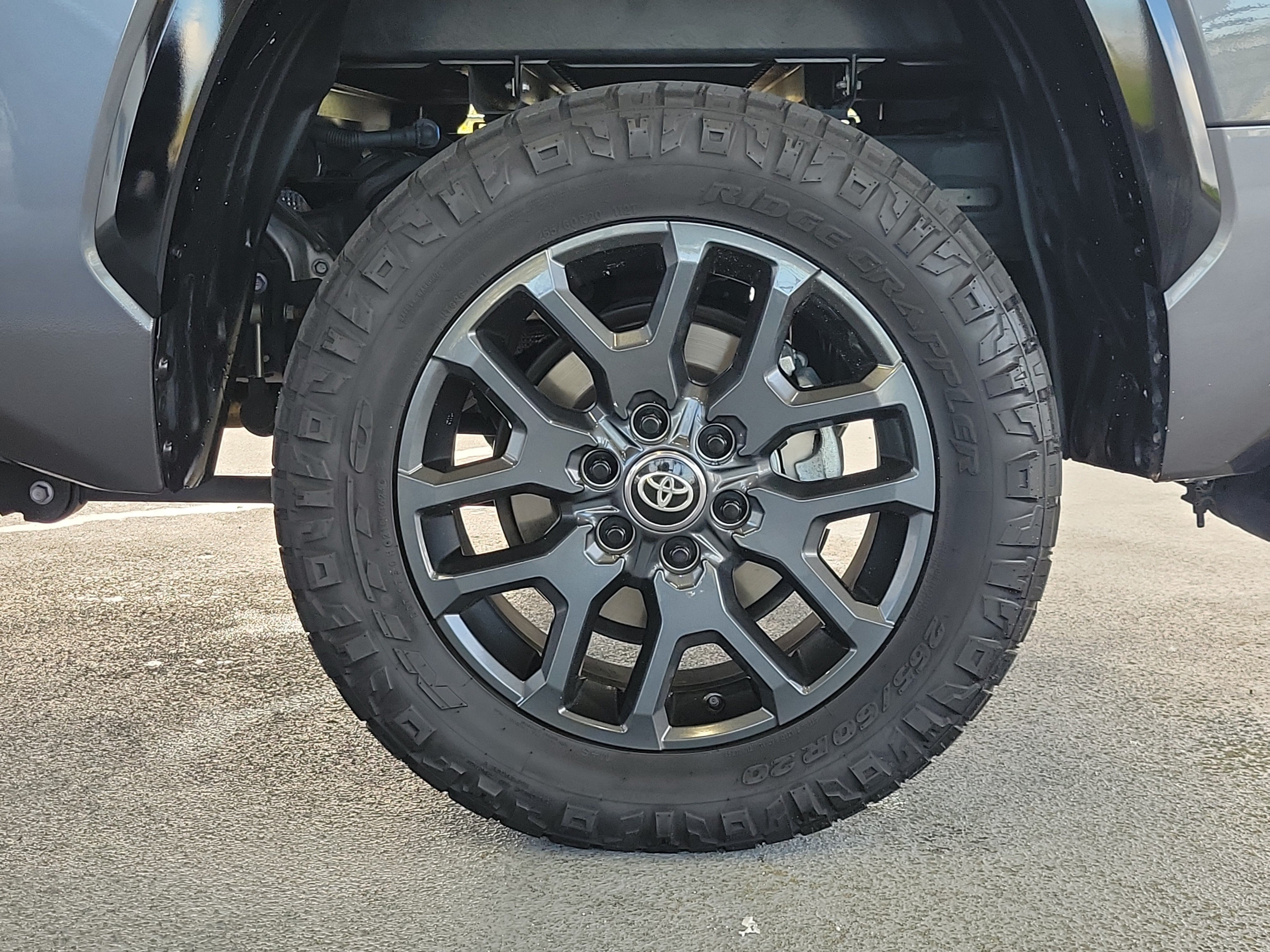 Used 2025 Toyota Tundra Platinum AWD/4WD image 5