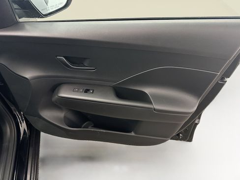 Used 2025 Hyundai Kona SEL image 32