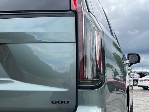 Used 2024 Cadillac Escalade Sport Platinum w/ LPO, ONYX Package AWD/4WD image 13