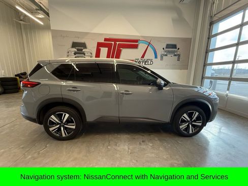 Used 2025 Nissan Rogue SL w/ SL Premium Package image 2