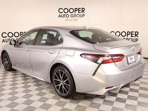 Used 2022 Toyota Camry SE FWD image 21