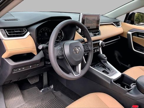 Certified 2025 Toyota RAV4 XLE w/ Convenience Package AWD/4WD image 17