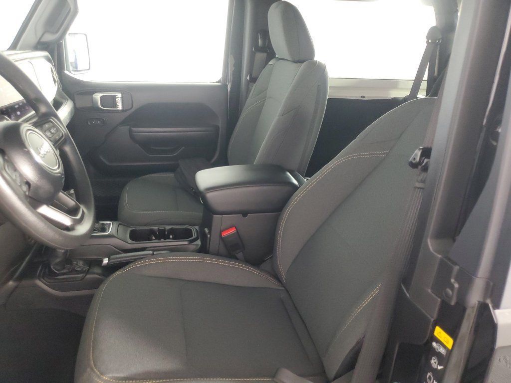 Used 2026 Jeep Wrangler Sport AWD/4WD image 12