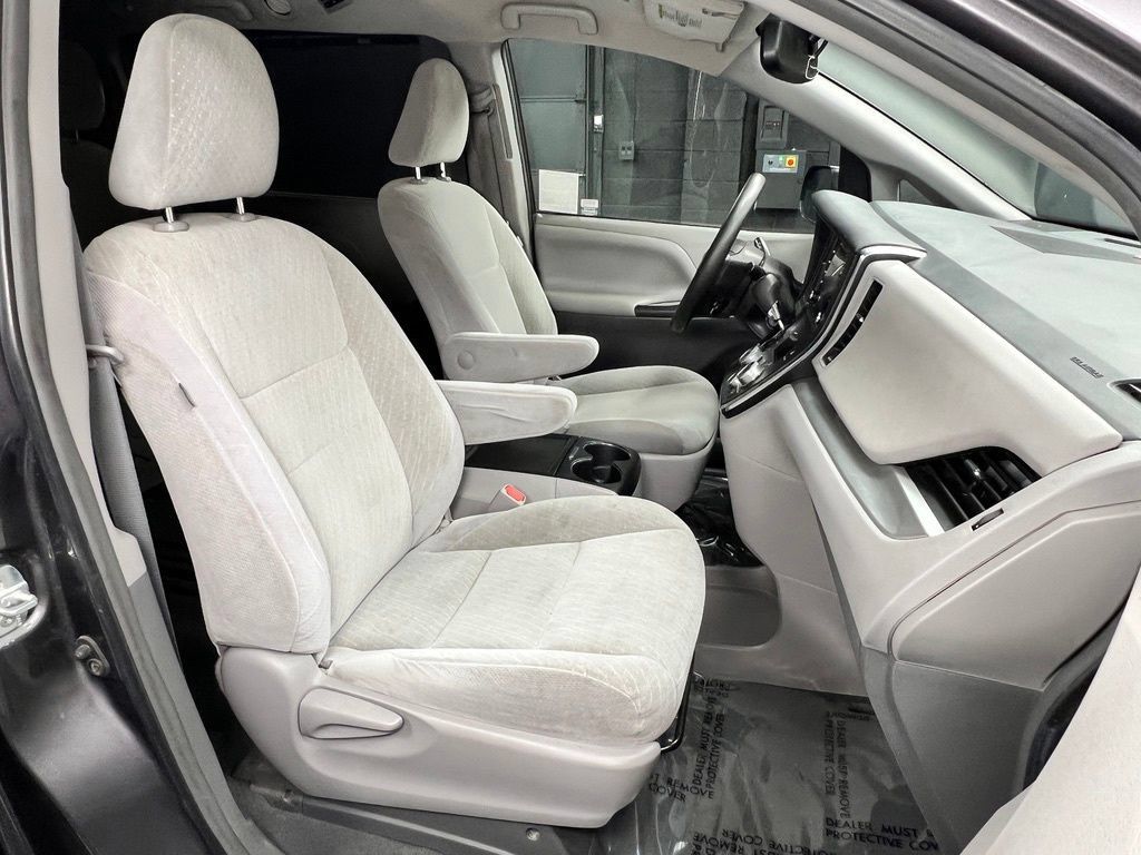 Used 2019 Toyota Sienna LE FWD image 8