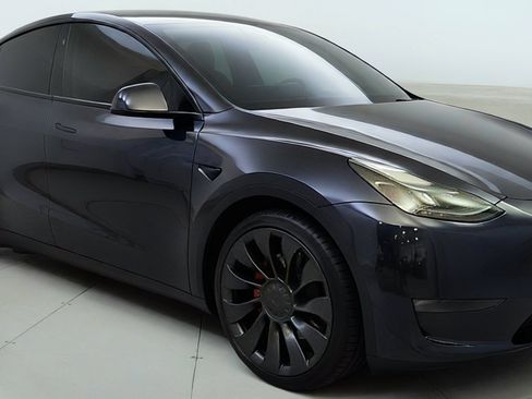 Used 2024 Tesla Model Y Performance AWD/4WD image 1