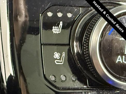 Used 2023 Toyota Highlander Limited image 22