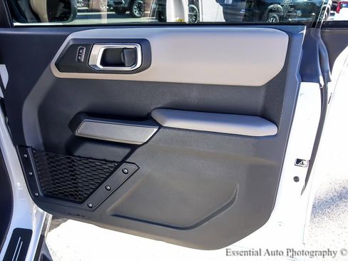 Used 2023 Ford Bronco Wildtrak image 25