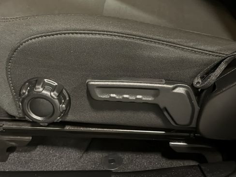 Used 2019 Jeep Wrangler Unlimited Sahara w/ Cold Weather Group AWD/4WD image 22