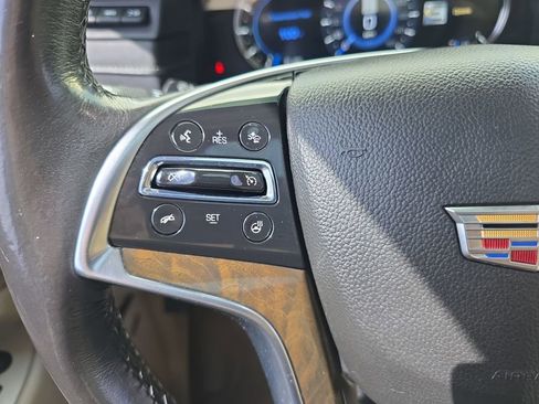 Used 2018 Cadillac Escalade Luxury image 18