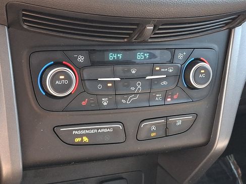 Certified 2019 Ford Escape SE FWD image 16