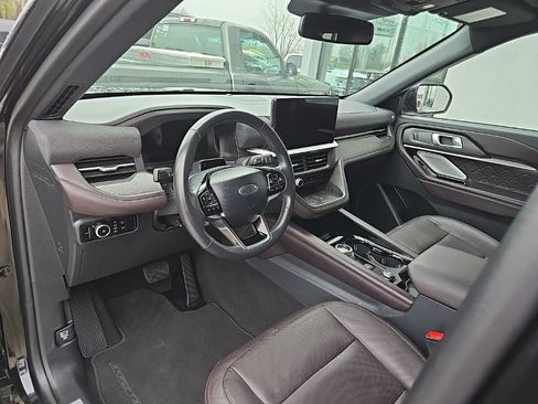 Used 2025 Ford Explorer Platinum w/ LUX Leather Package AWD/4WD image 36