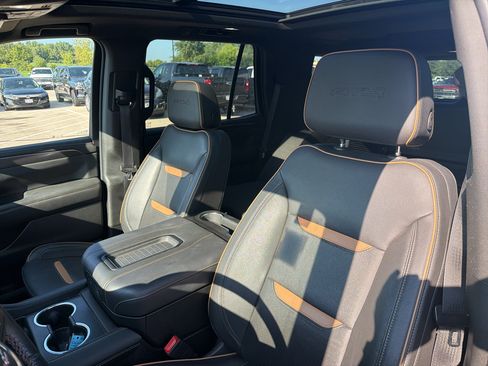 Used 2023 GMC Yukon AT4 AWD/4WD image 10