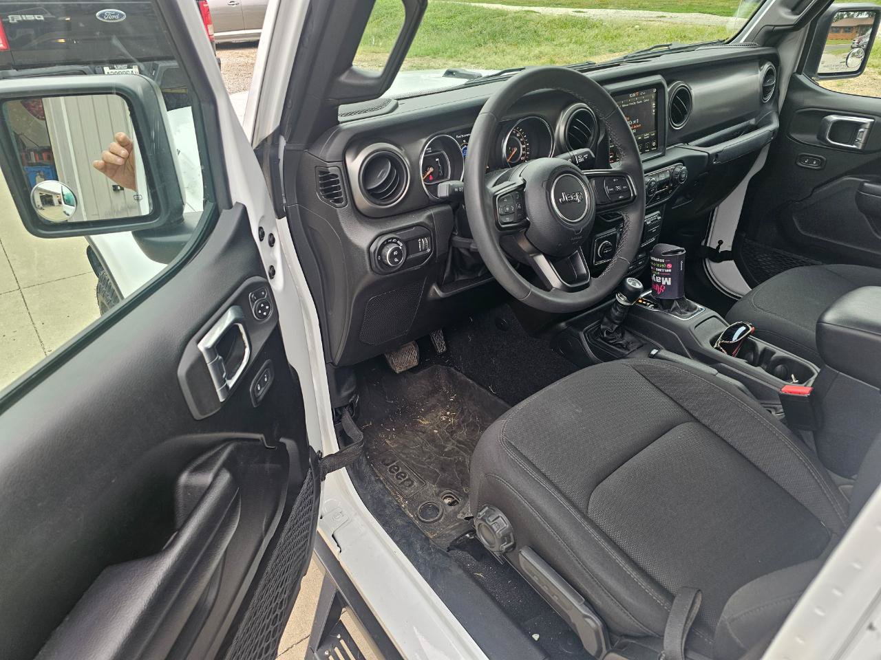 Used 2023 Jeep Gladiator Sport AWD/4WD image 7