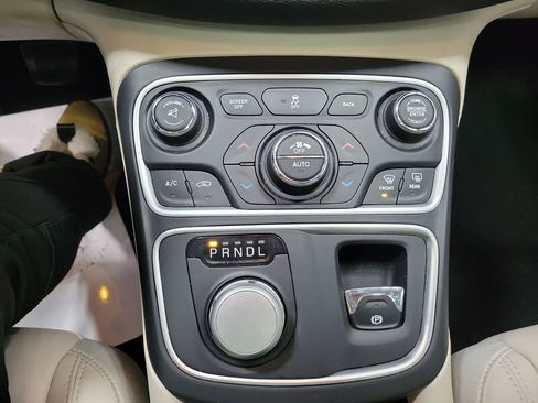 Used 2016 Chrysler 200 C w/ Premium Lighting Group image 35