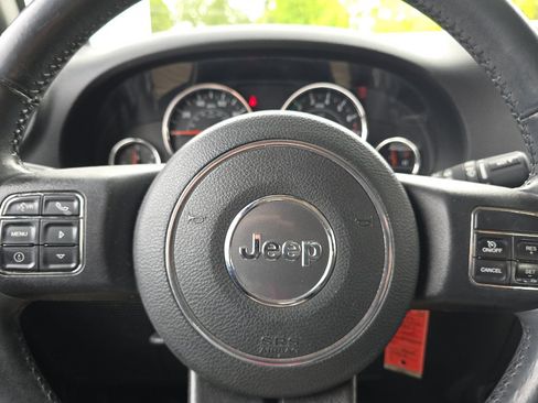 Used 2014 Jeep Wrangler Sport w/ Connectivity Group AWD/4WD image 21