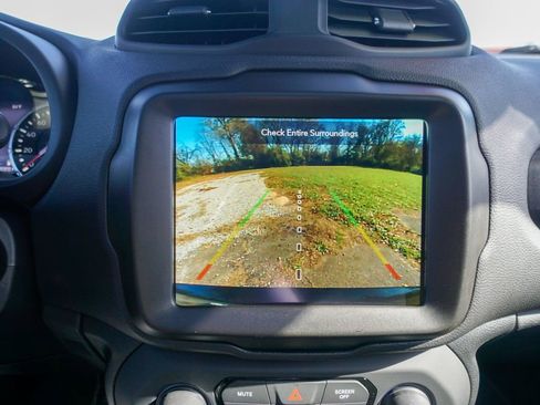 Used 2021 Jeep Renegade Latitude w/ Sun & Sound Group image 23