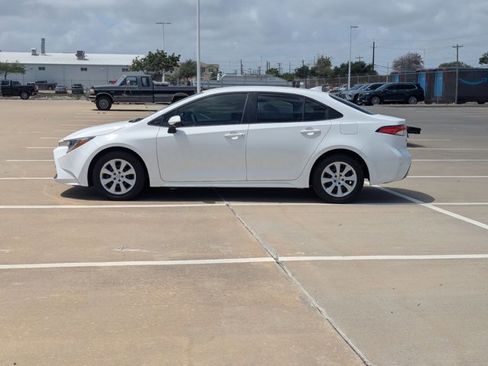 Used 2021 Toyota Corolla LE image 8