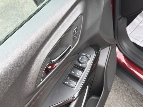 Certified 2025 Chevrolet Trax RS w/ Driver Confidence Package FWD image 18