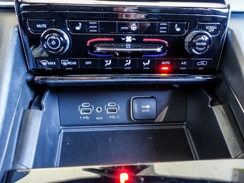 New 2025 Jeep Grand Cherokee Altitude image 7