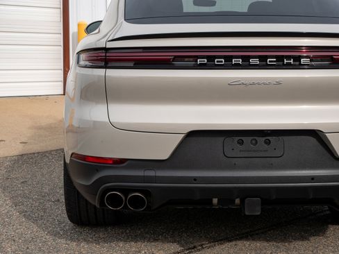 Certified 2024 Porsche Cayenne S w/ Premium Package Plus (PP1) image 14