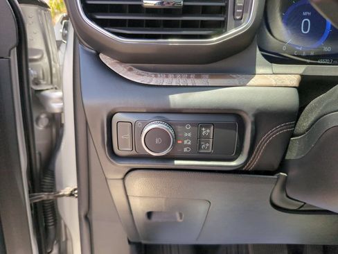 Used 2022 Ford Explorer Platinum w/ Equipment Group 601A AWD/4WD image 30