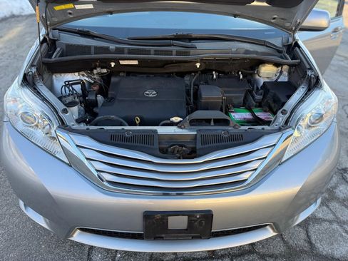 Used 2015 Toyota Sienna LE image 10