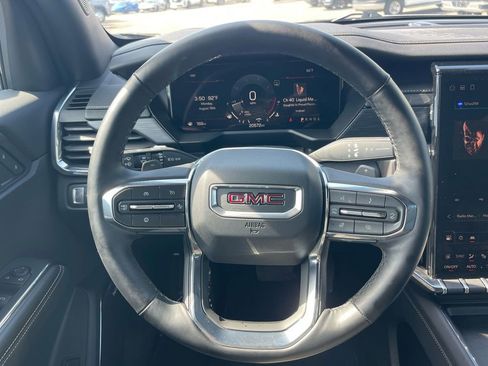 Used 2025 GMC Acadia Elevation image 14