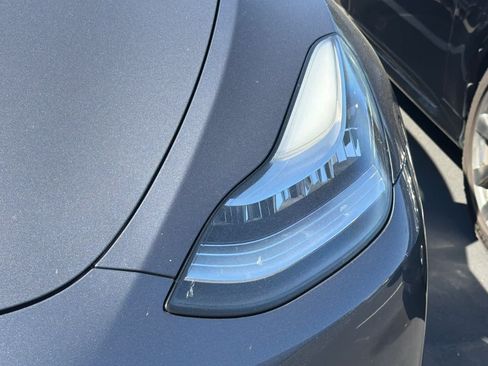 Used 2022 Tesla Model Y Long Range AWD/4WD image 10