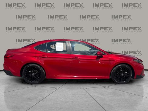 Used 2025 Toyota Camry SE FWD image 6