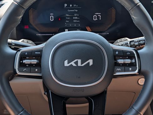 Certified 2026 Kia Carnival FWD image 25