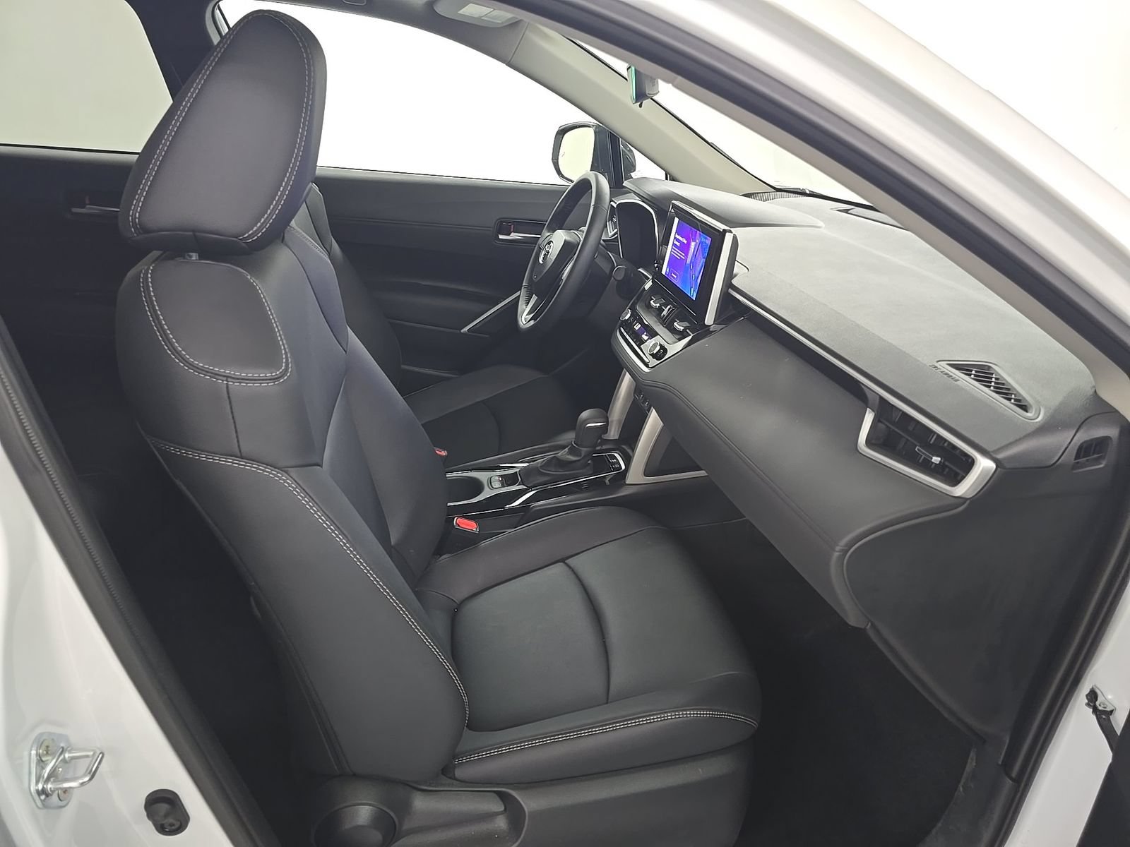 Used 2025 Toyota Corolla Cross XLE w/ Convenience Package AWD/4WD image 11