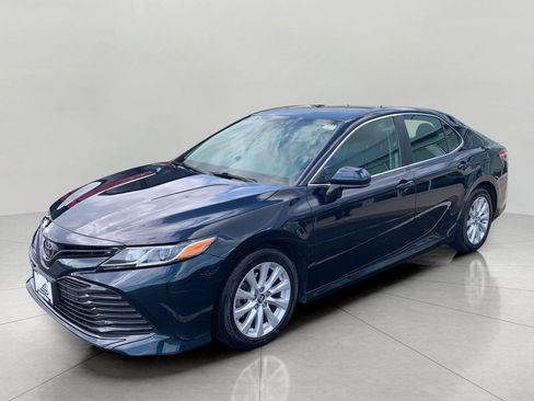 Used 2019 Toyota Camry LE FWD image 4