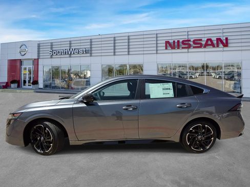 New 2027 Nissan Sentra SR w/ Floor Mat Package FWD image 8