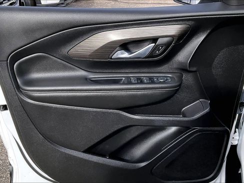 Used 2024 GMC Terrain SLE image 21