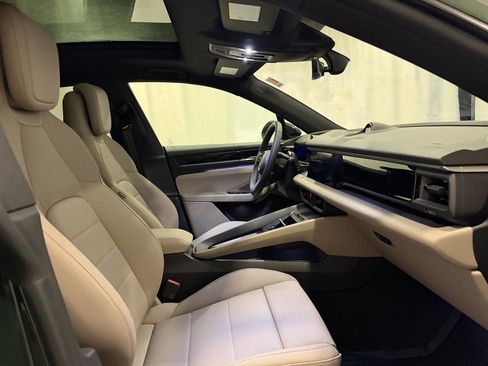 New 2026 Porsche Macan 4 Electric AWD/4WD image 16